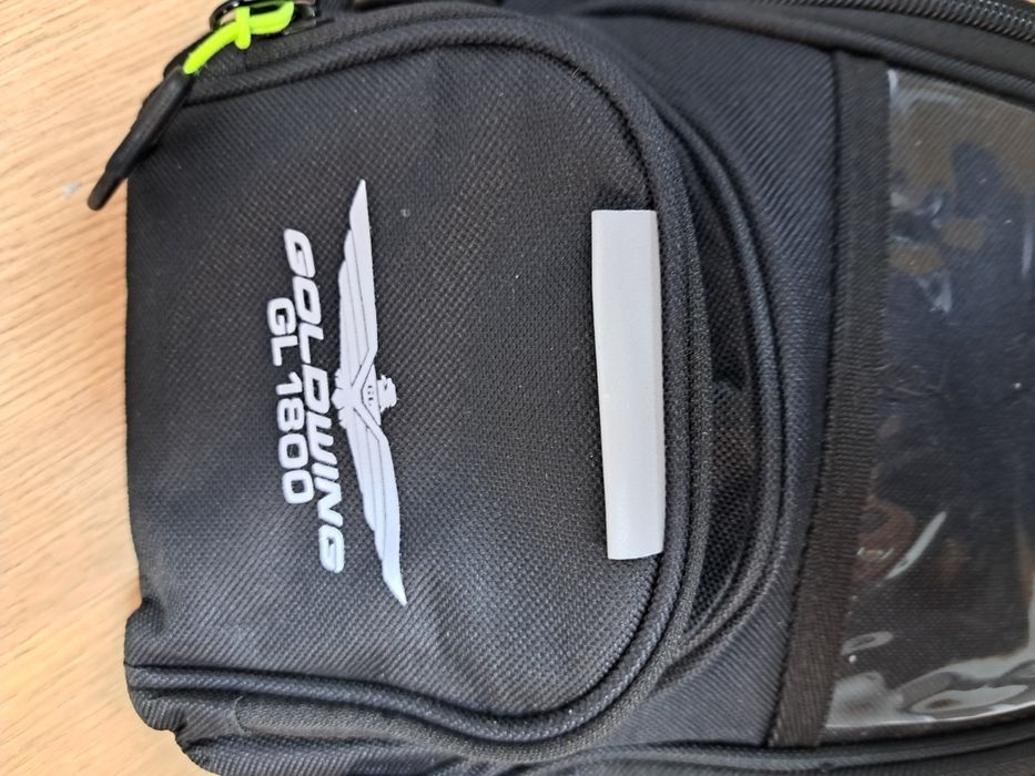 Torba  nakładana na zbiornik paliwa motocykla magnetyczna