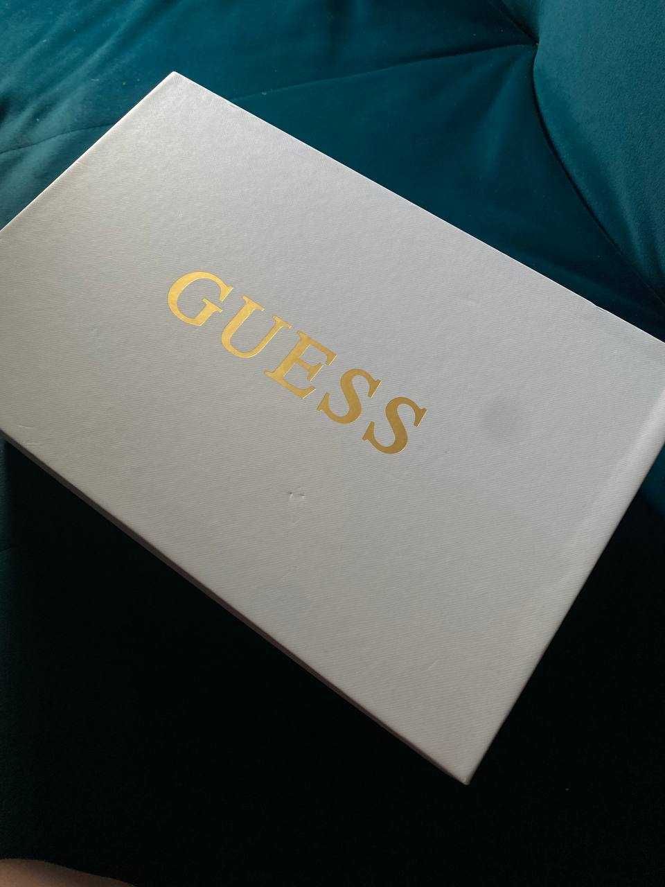 НОВІ кросівки Guess