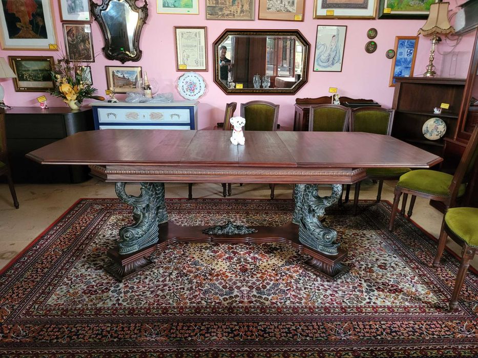 Fantástica mesa antiga em madeira maciça com pés em for