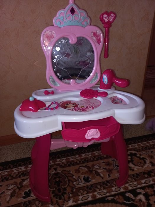 Музичне трюмо для принцеси