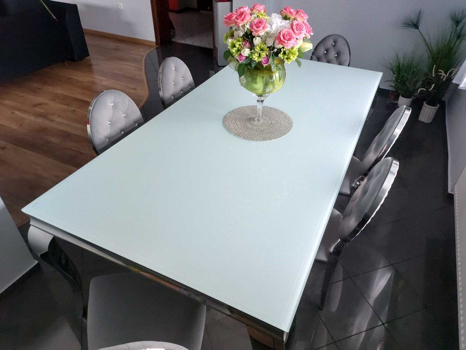 Nowoczesny Stół Glamour z 8 Krzesłami – Elegancka Kompozycja do Salonu