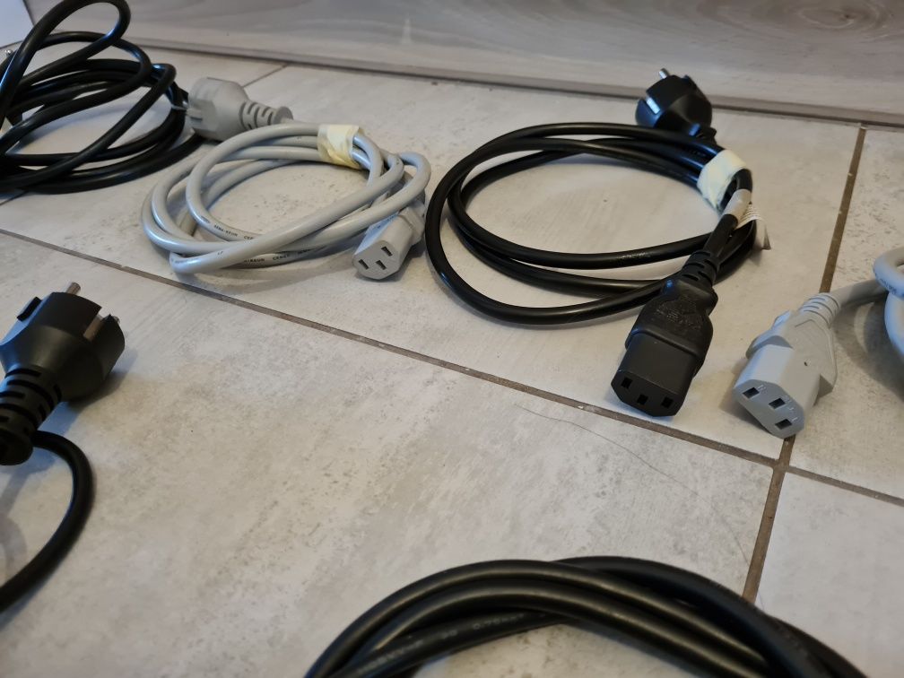 13 kabli zasilających mix, 3 pinowe i do monitora