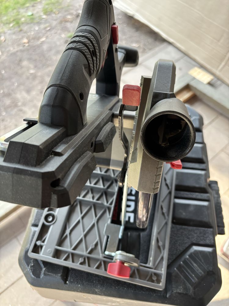 Pilarka Parkside Performance 40V uszkodzona