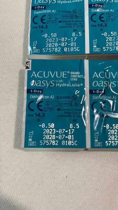 Soczewki jednodniowe -0,50 ACUVUE Oasys HydraLuxe 22 sztuki w pudełku