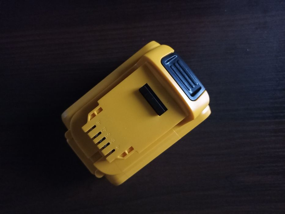 Акумулятор DeWalt 8Ah Lithium ion 8400ma Деволт