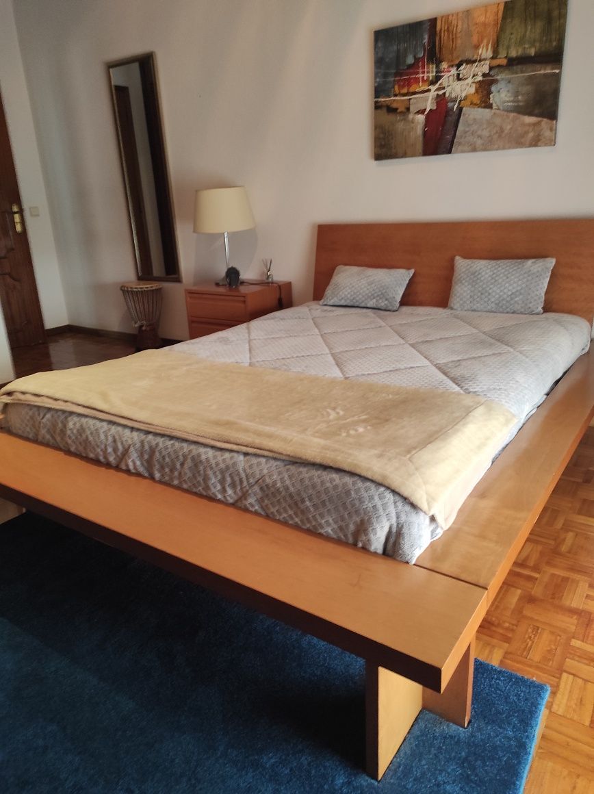Vendo cama de madeira 190x140 cm