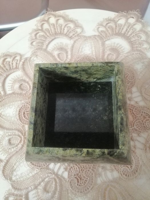 Небольшая шкатулка из натурального камня