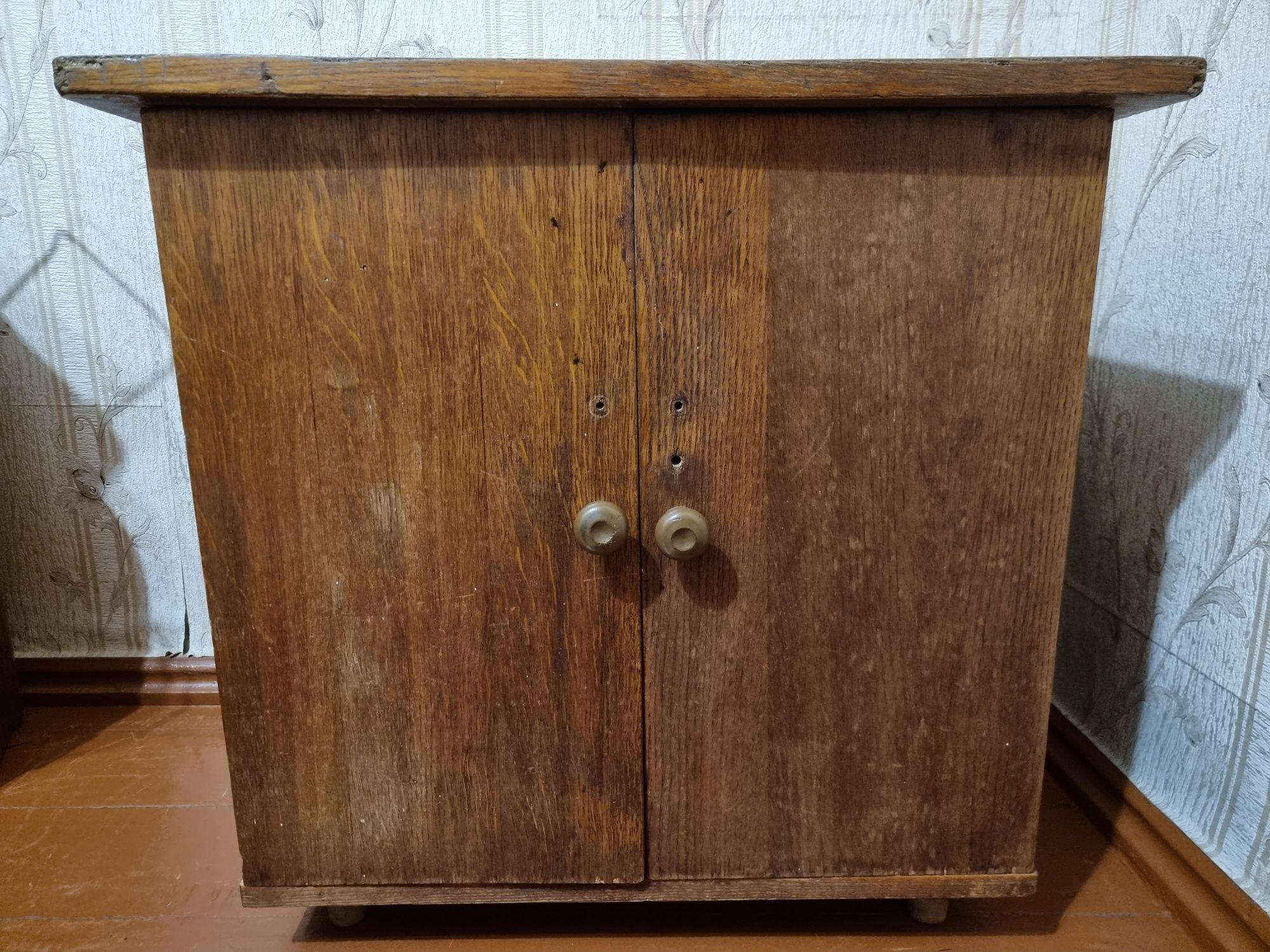 Продам тумбочку из натурального дерева