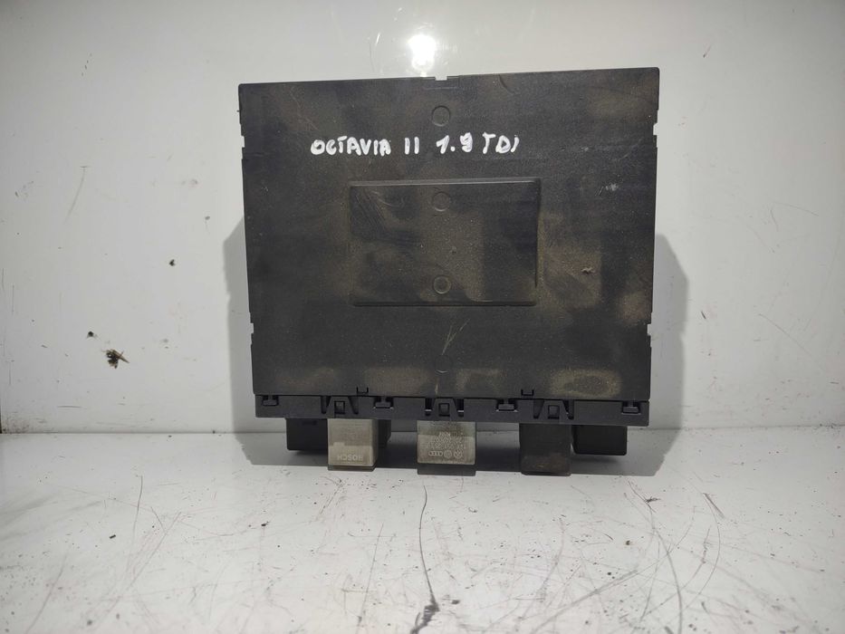 Skrzynka bezpieczników SKODA OCTAVIA 2