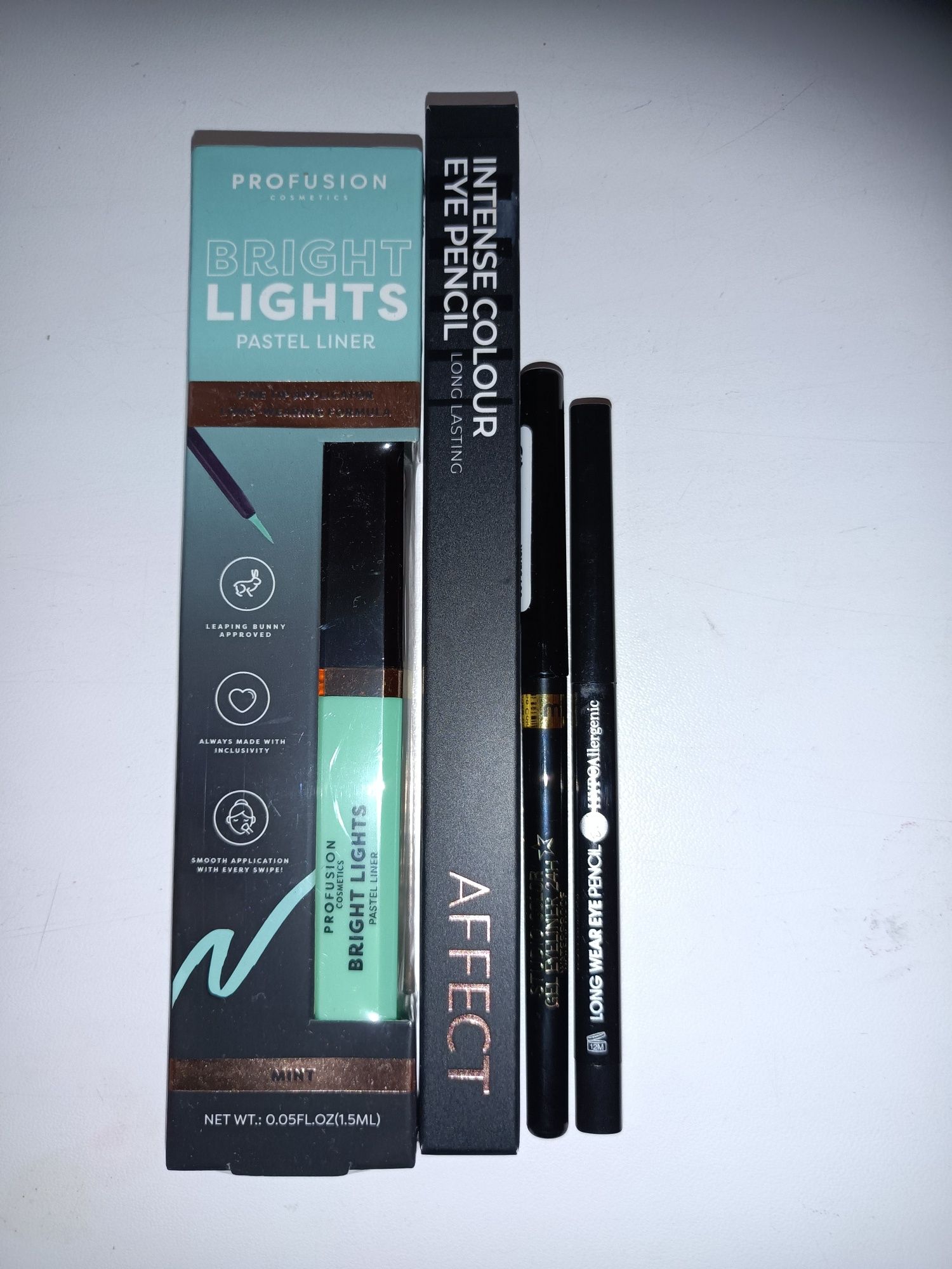 Kredki do oczu biała Affect, czarne, eyeliner miętowy