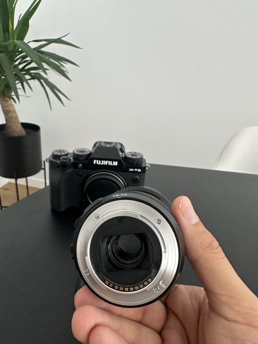 Fujifilm X-T5 + Lente XF 18-55mm f/2.8-4 R LM OIS – Excelente Estado