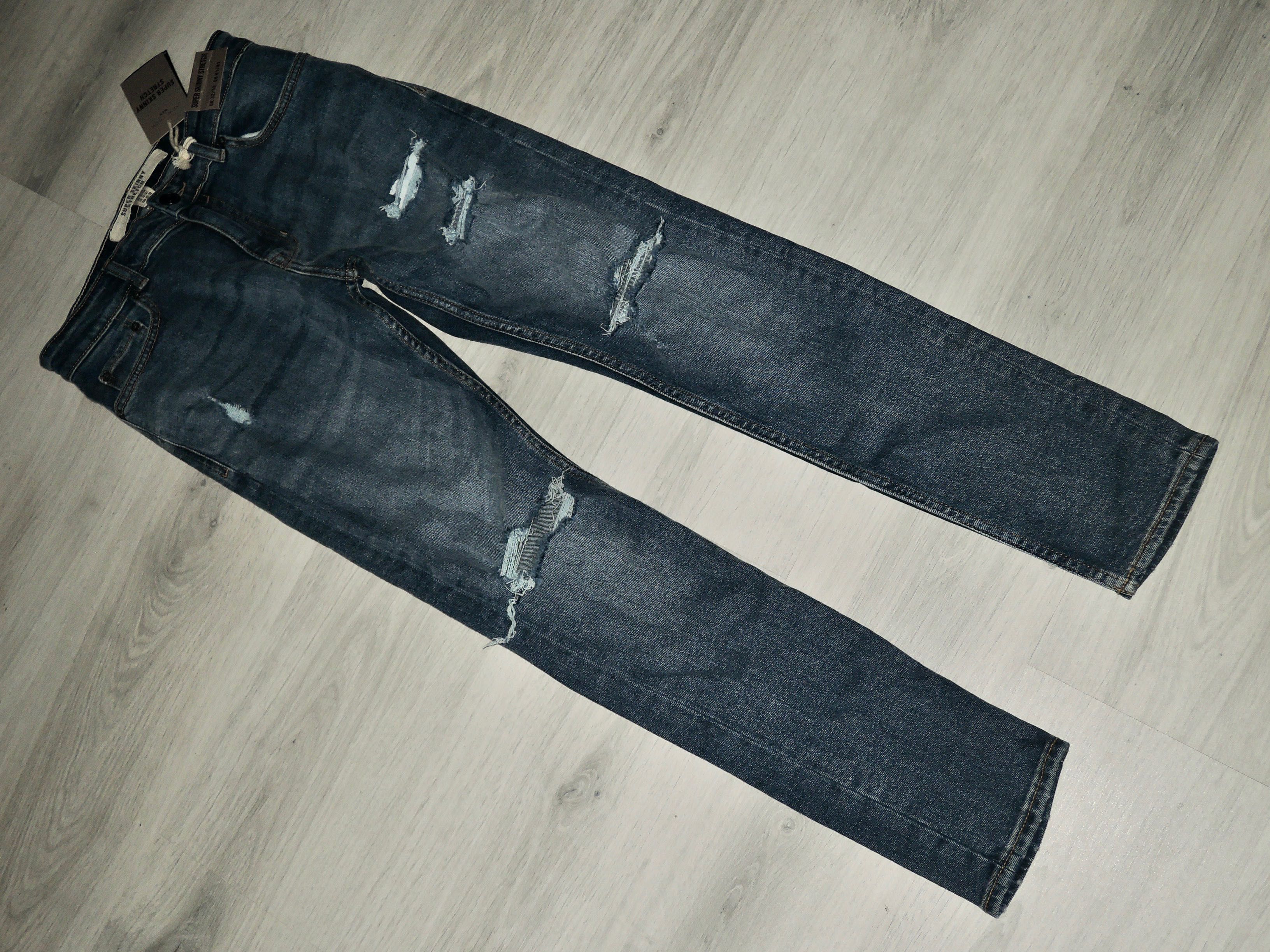 Nowe dżinsowe spodnie z dziurami  New Look  Men super skiny XS