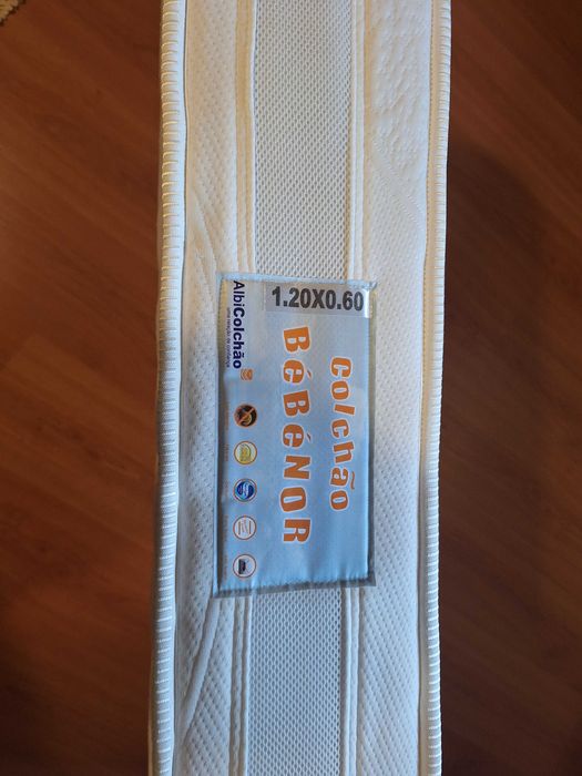 Colchão para cama de bebé