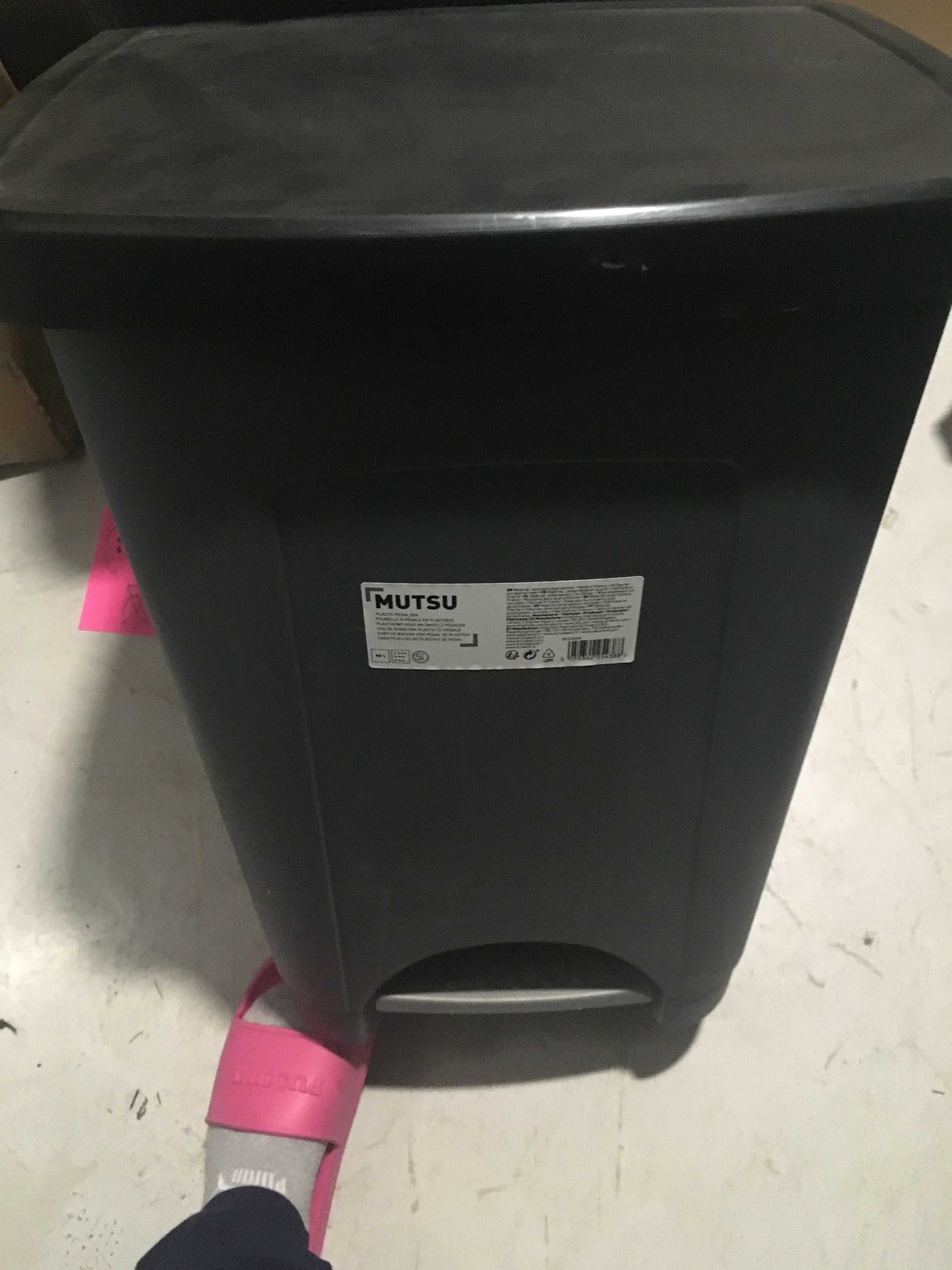 Plastikowy kosz na śmieci z pedałem - mutsu