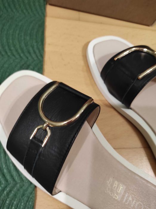 Шльопанці жіночі шкіряні ,колір сіро- годубий, нові.