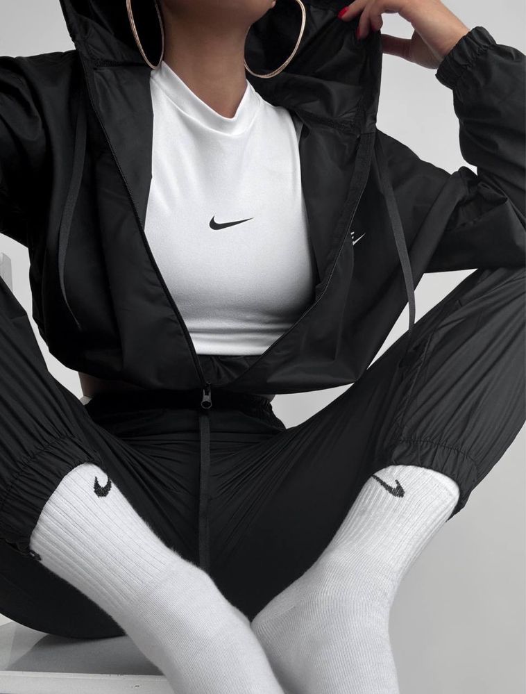Женский спортивный костюм Nike 3ка футболка+ветровка+штаны 42-52 Плащ