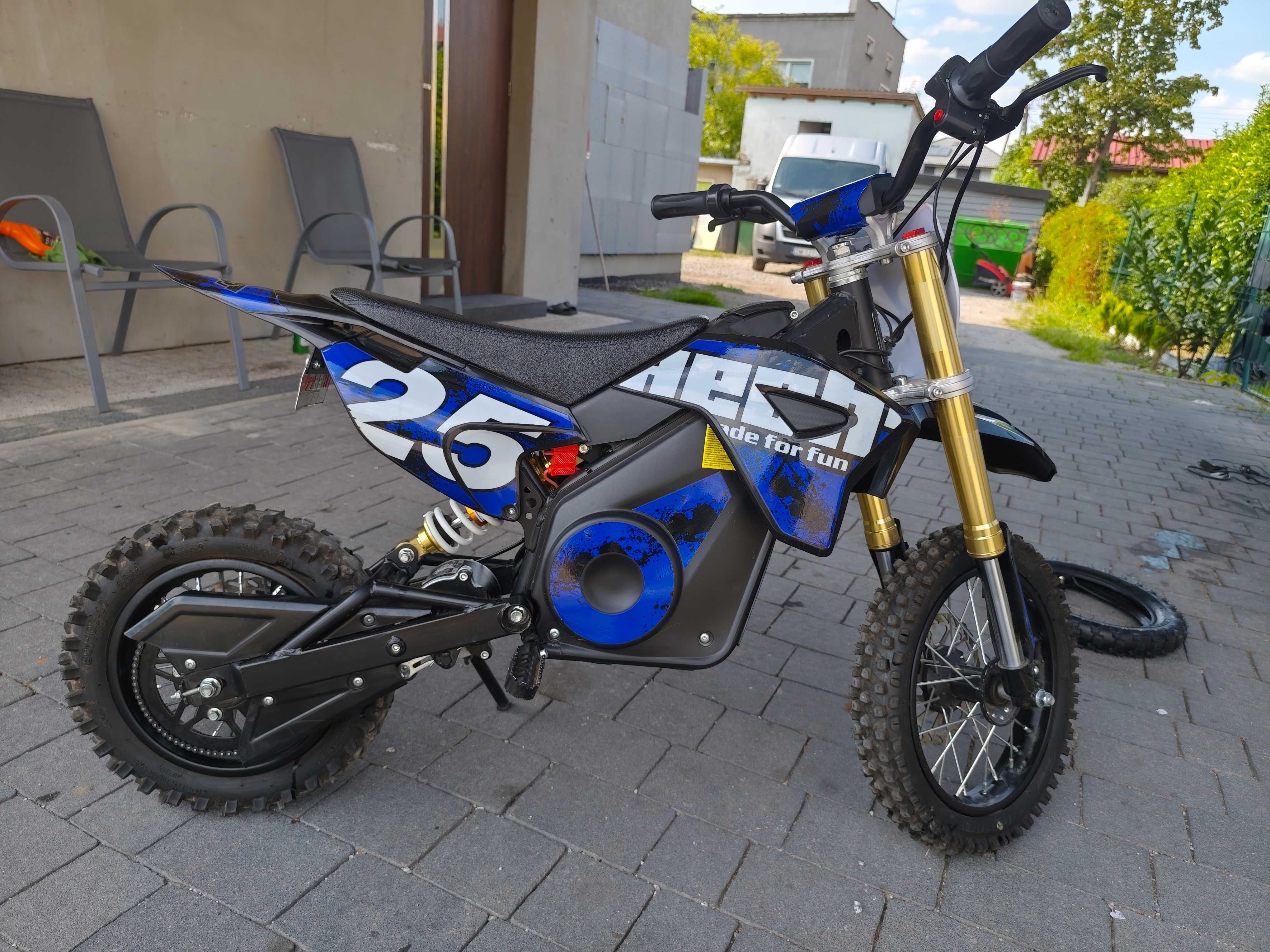 Cross elektryczny Motor akumulatorowy - HECHT 59100 BLUE 8-13 lat