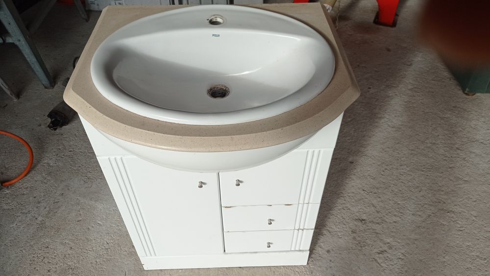 Vendo lavatório com armário