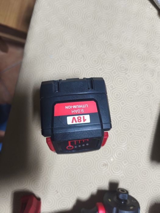 Aparafusadora de impacto Milwaukee + bateria 9Ah