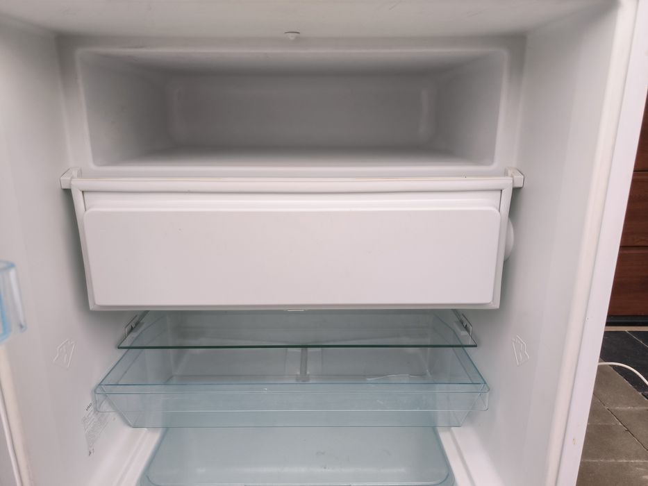 Lodówka podblatowa do zabudowy mała okazjonalna bardzo cicha