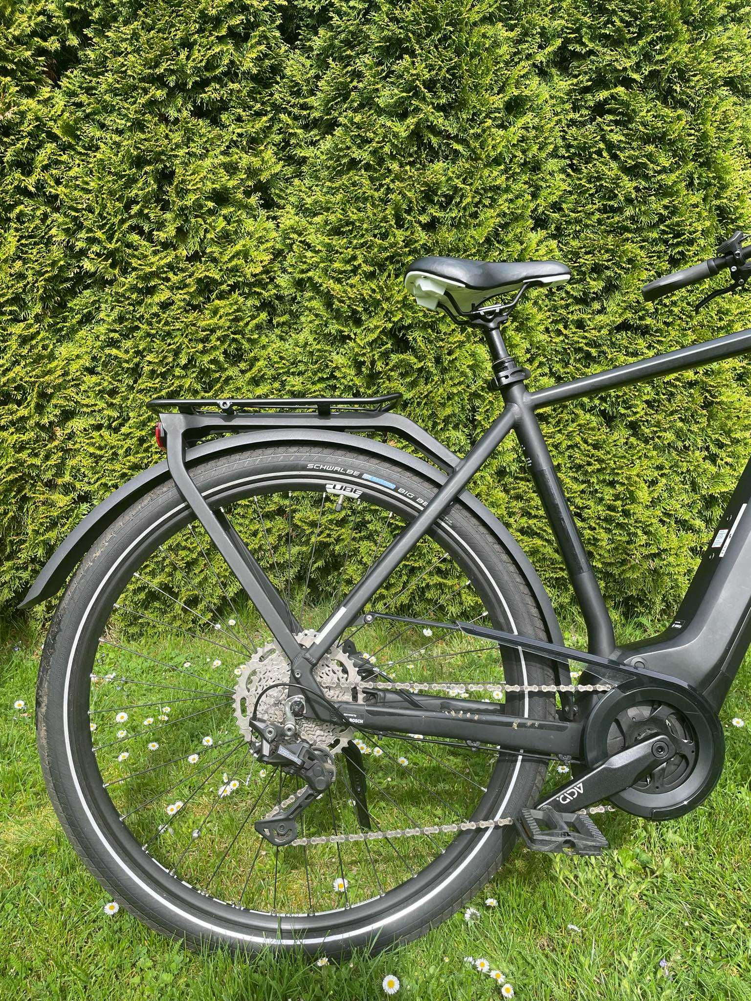 rower elektryczny cube touring hybrid pro 625