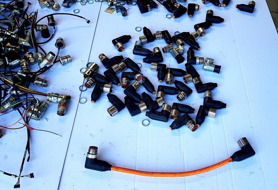 Wtyczki gniazda kable CNC automatyka przemysłowa 3000 szt 140kg