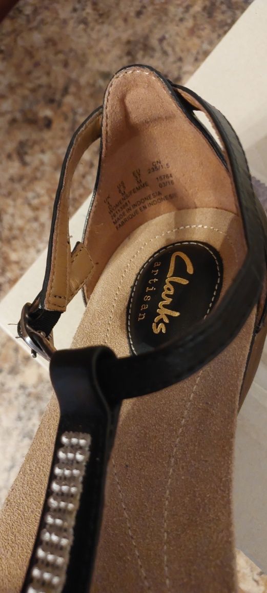 Босоніжки clarks