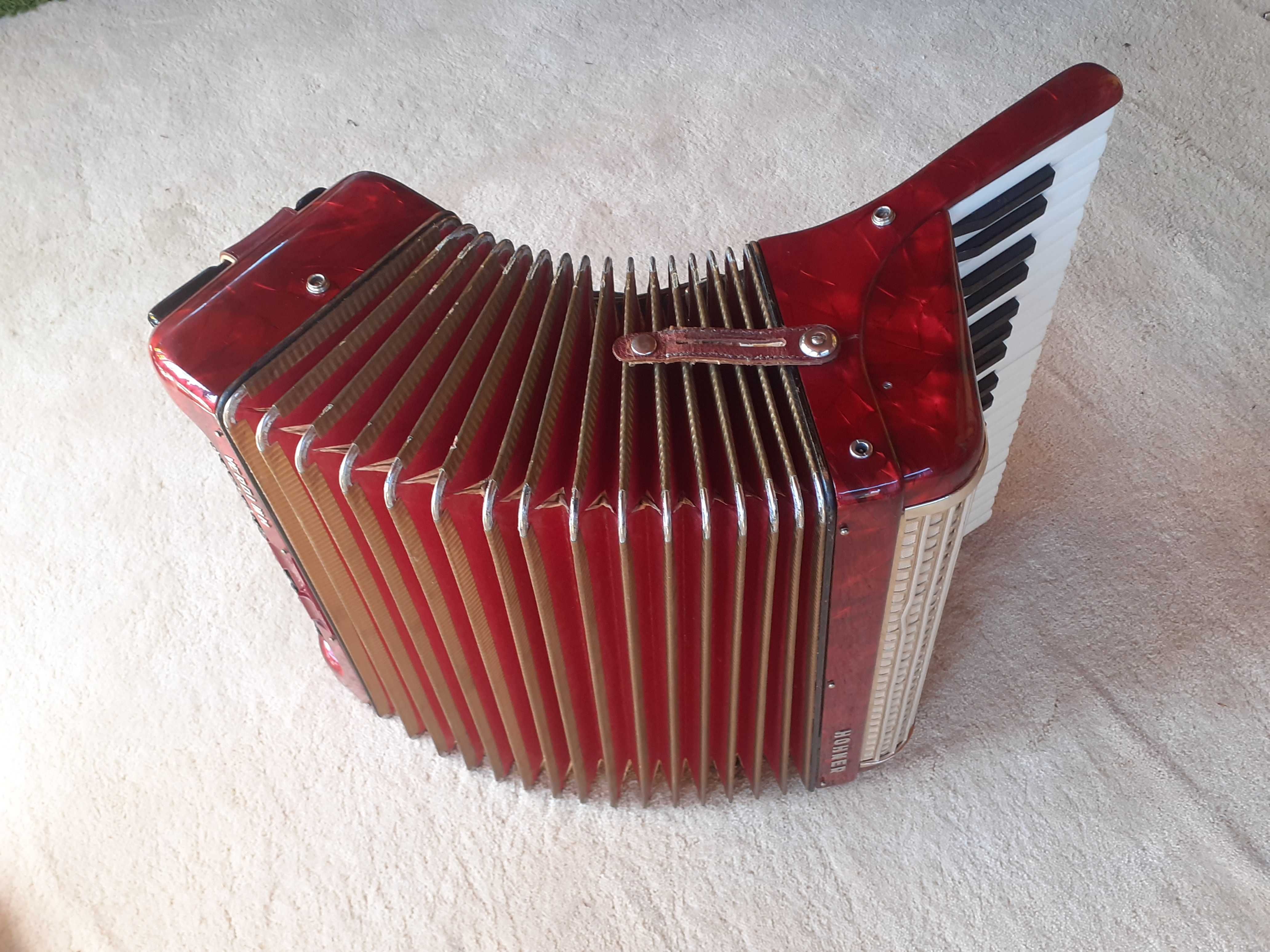 Acordeão HOHNER Verdi III ' 120 baixos