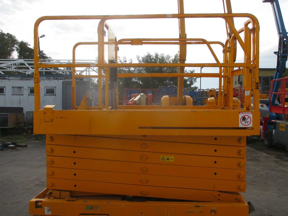 Podnośnik nożycowy zwyżka Genie GS4047 uszkodzony