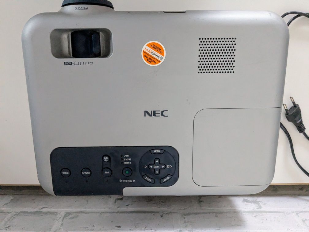 Rzutnik projektor NEC VT460