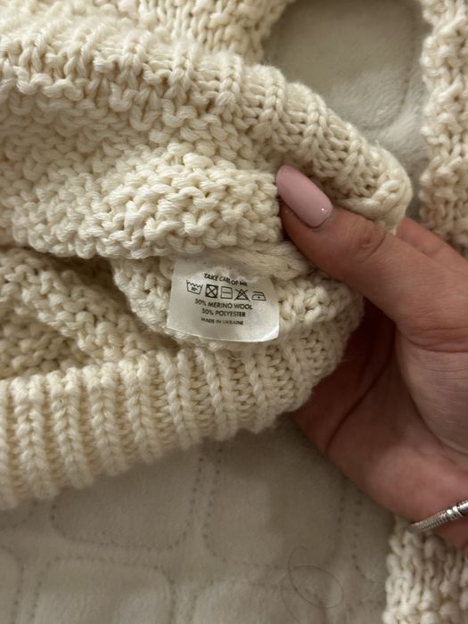 Білий светр з вовни otaje