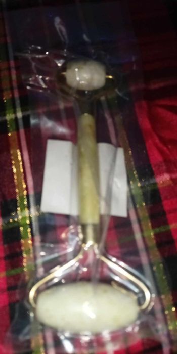 Jadeitowy masażer do twarzy