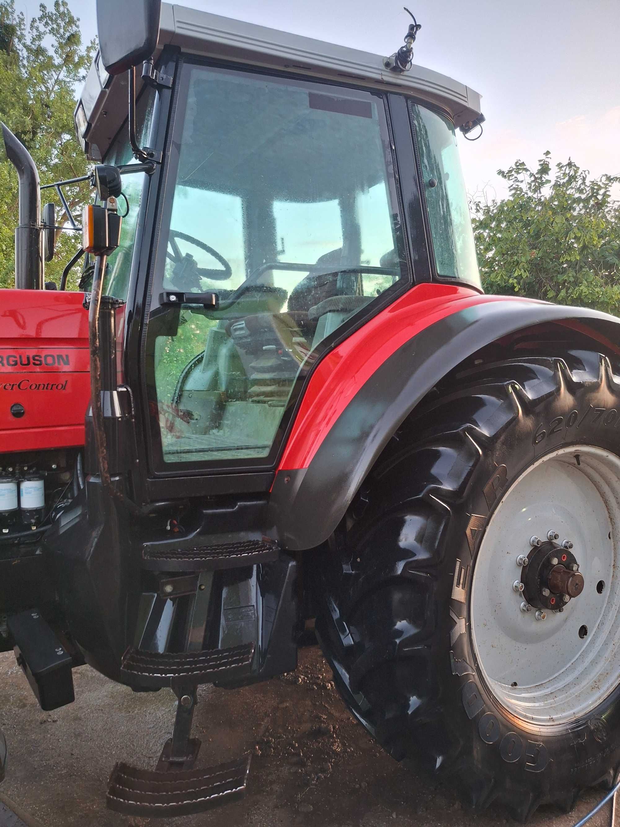 Massey Ferguson 8240
