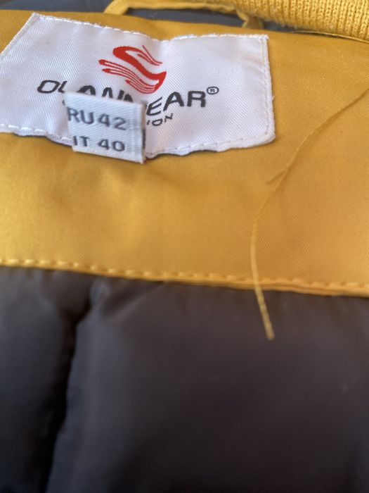 Жіночка парка горчичного кольору