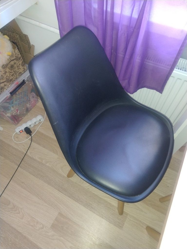 Stół plus 6 krzesłeł