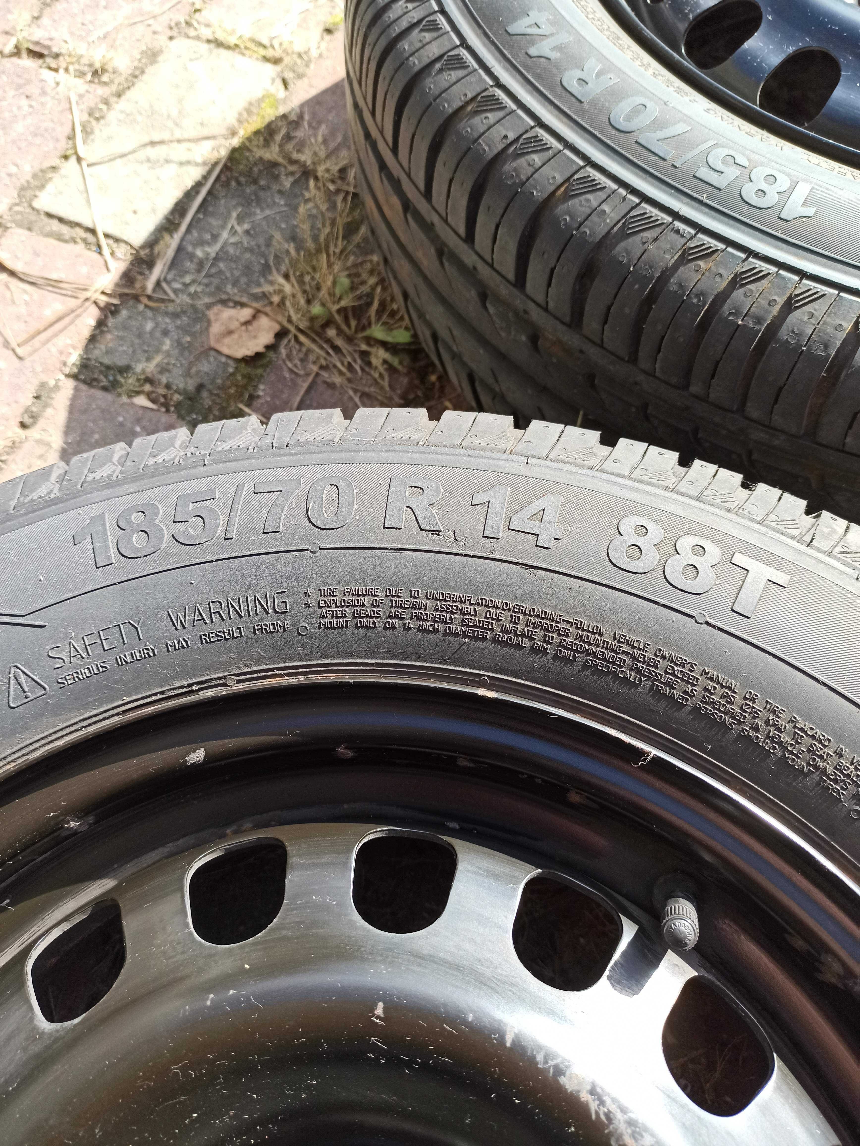 Opony letnie na felgach Continental 185/70 R14