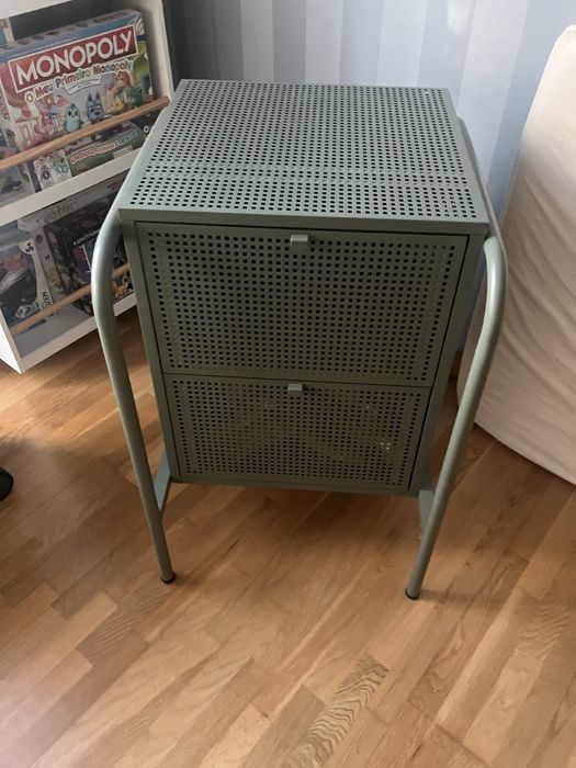 Mesa cabeceira metalizada