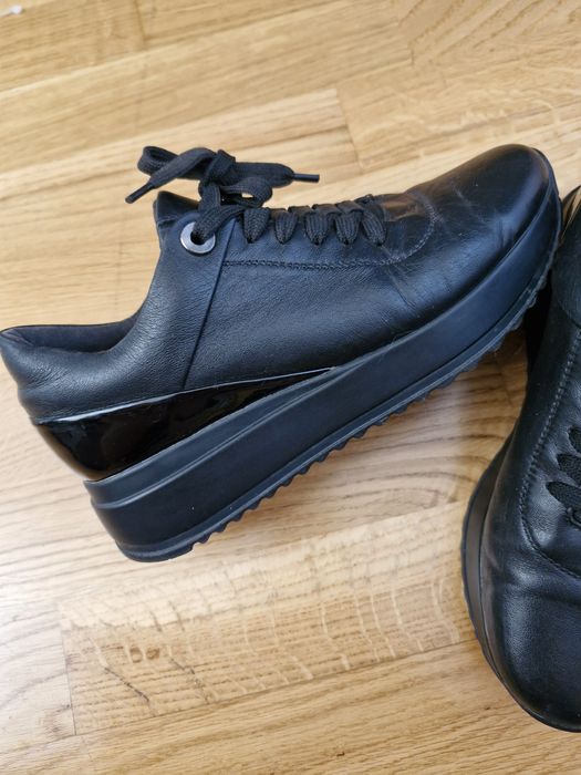 Продам кросівки, черевики жіночі натуральна шкіра