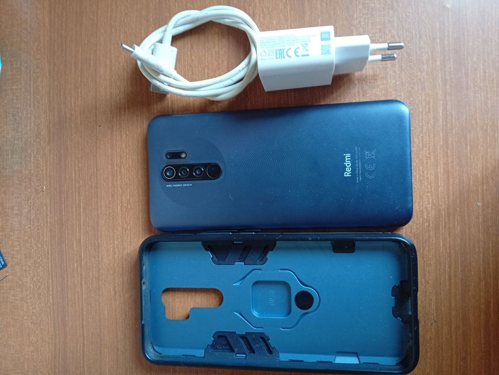 Xiaomi Redmi 9 com acessórios