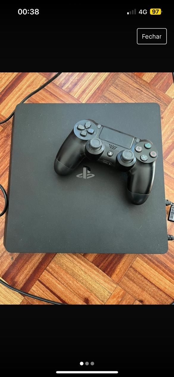 PlayStation 4 com comando