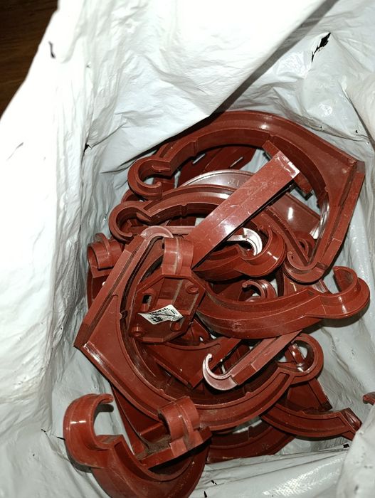 Кут ринви , кронштейни,водосточка