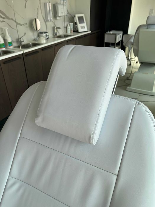 Sprzedam elektryczny fotel kosmetyczny Bologna BG-228-4 biały.