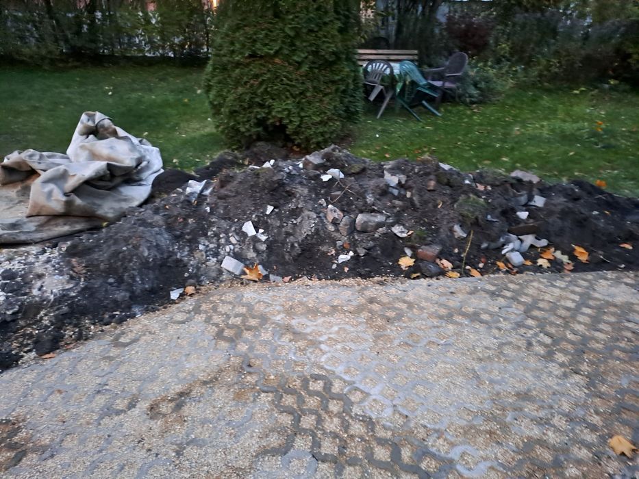 Oddam ziemię z gruzem