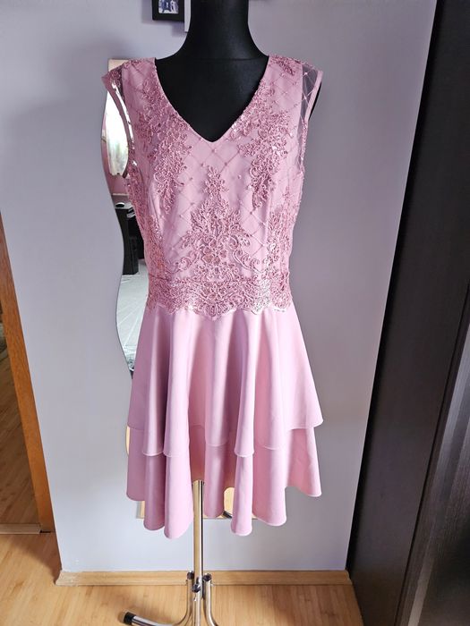 Krótka koronkowa cekinowa sukienka mini