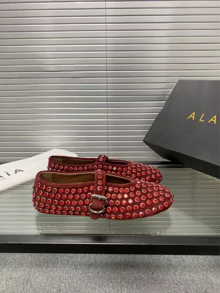 Sandálias Alaia vermelhas Novas modelo Strass