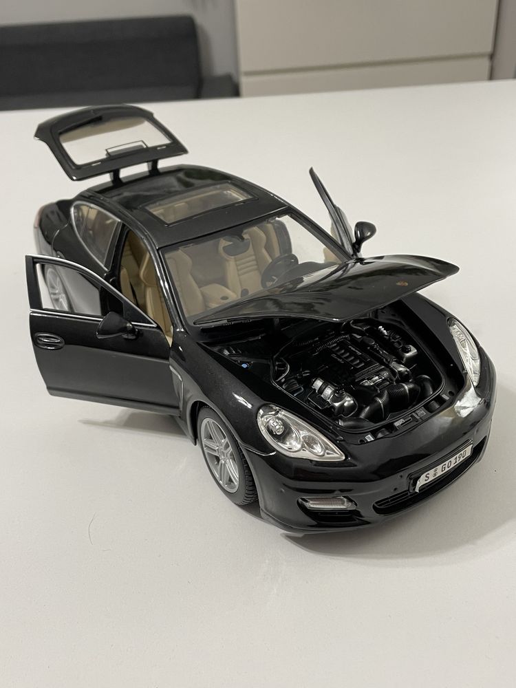 Model Porsche Panamera Turbo 1/18 Maisto jak Norev Bburago 1:18