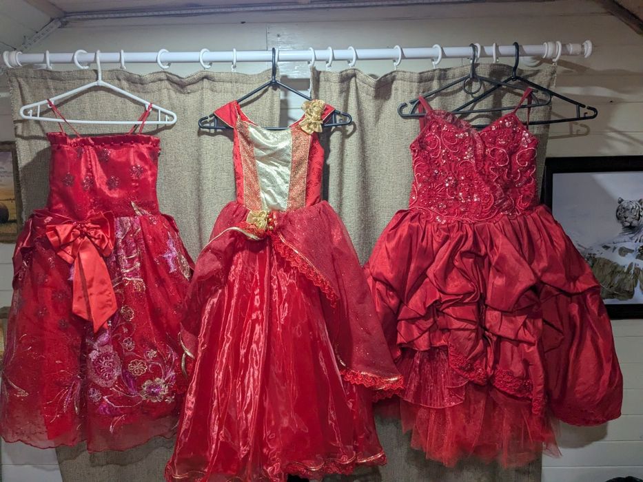 Продам бальні сукні