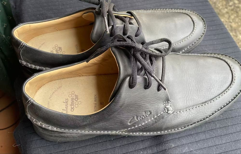 Sapatos Clarks extra wide Novos