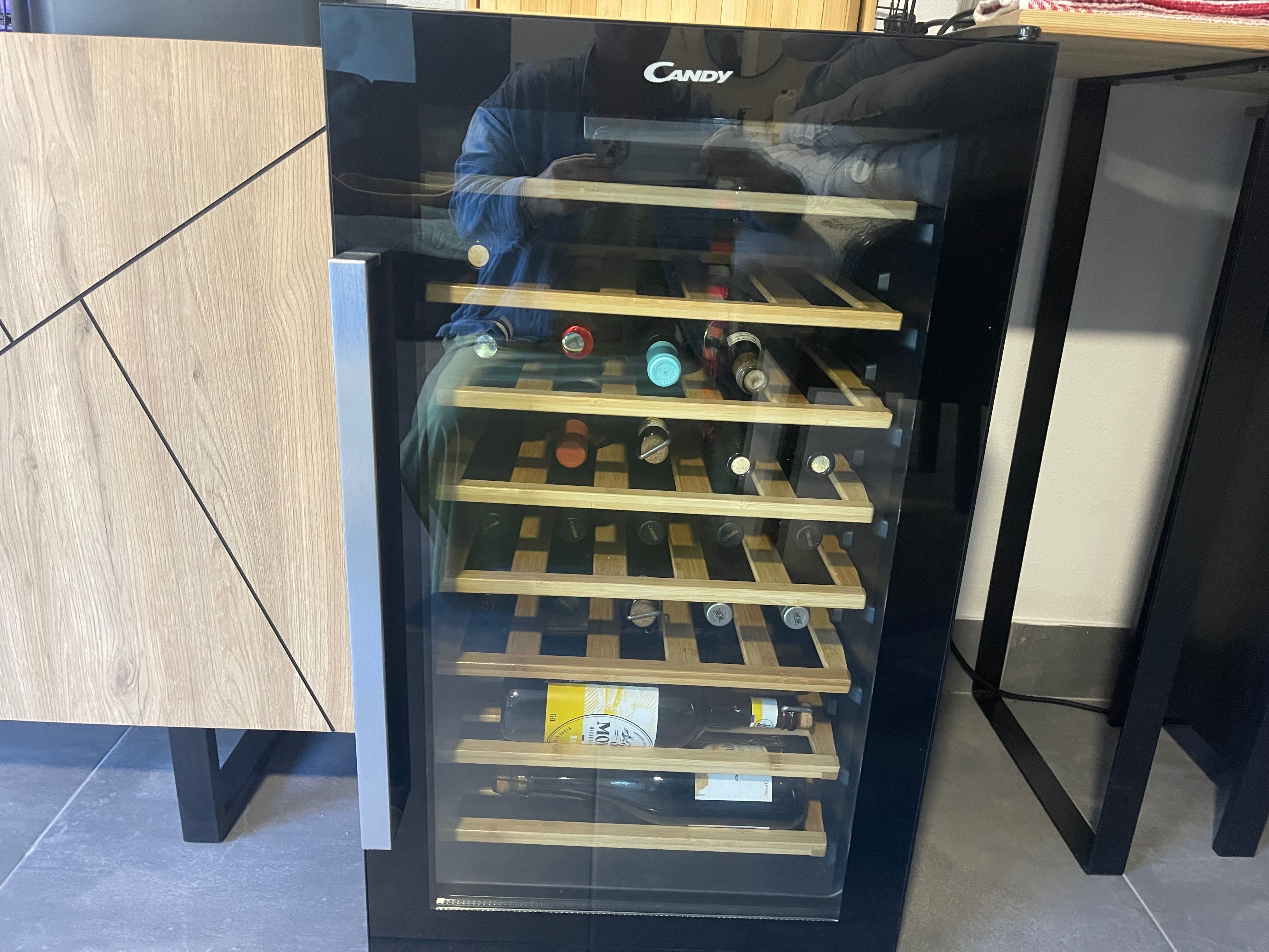 Cave de vinhos com 8 prateleiras
