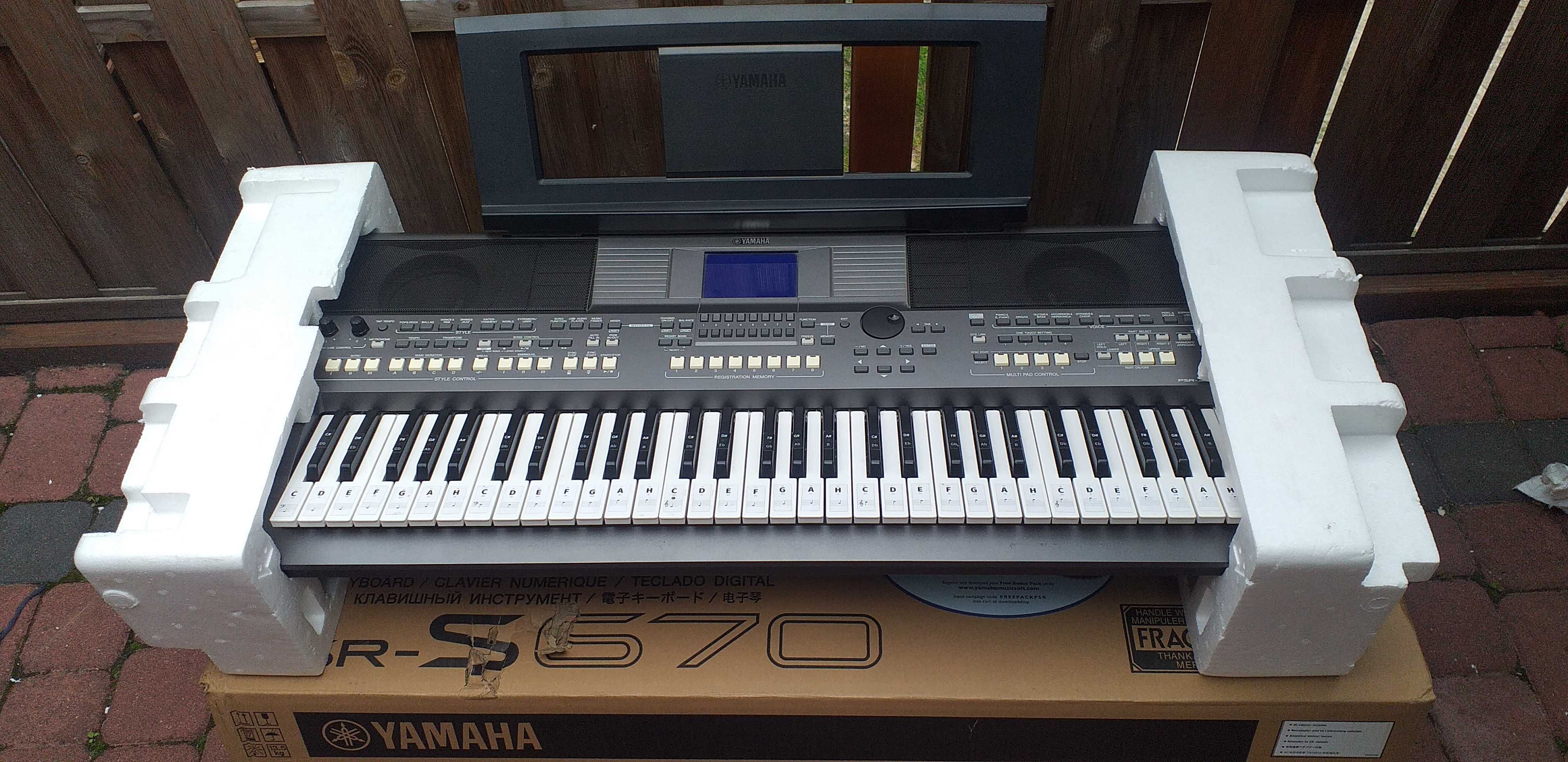 Yamaha psr s670 ..